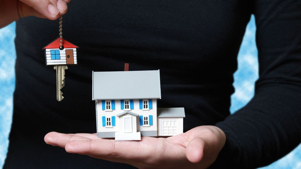 The Role of Cash House Buyers in Distressed Property Situations